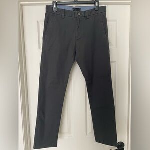 Banana Republic men’s Fulton Skinny Chino pants/slacks in grey color 30x30